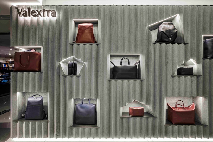 Мебель и оборудование для магазина сумок и аксессуаров